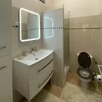 Villa Serenice - F2 Au Calme, Climatise, Wifi Et Parking Gratuit